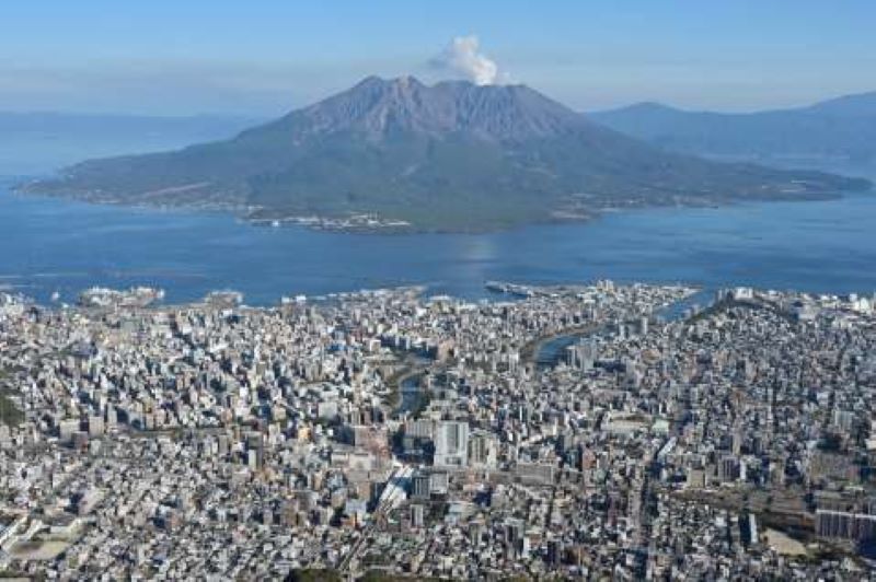 【鹿児島】桜島が山体膨張示す地殻変動　火口から2キロの範囲で大きな噴石や火砕流に警戒　鹿児島地方気象台
